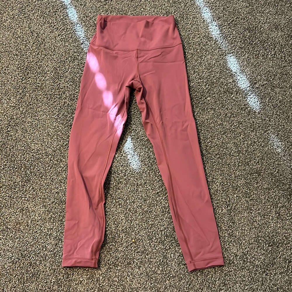 LULULEMON wunder under leggings !! LIKE NEW !!